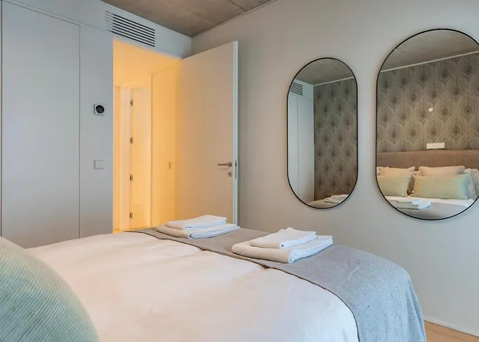 Апартаменты Hidden Pearl W/ Patio & Pool By Lovelystay Лиссабон