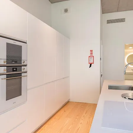 Hidden Pearl W/ Patio & Pool By Lovelystay Apartamento Lisboa