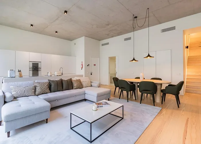 Appartamento Hidden Pearl W/ Patio & Pool By Lovelystay Lisbona