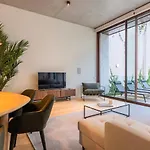 Apartman Hidden Pearl W/ Patio & Pool By Lovelystay *