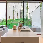 Hidden Pearl W/ Patio & Pool By Lovelystay Apartman *