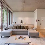 Hidden Pearl W/ Patio & Pool By Lovelystay Apartman *