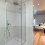 Apartman Hidden Pearl W/ Patio & Pool By Lovelystay